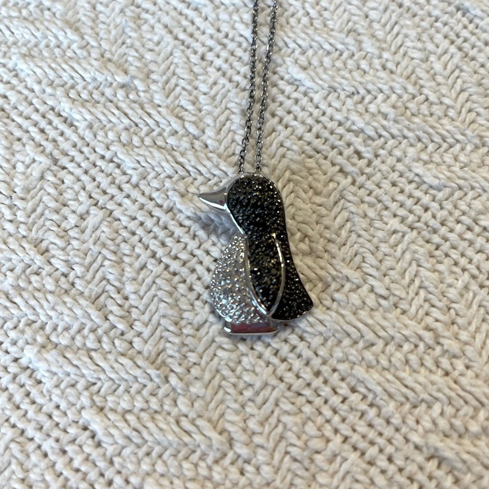 Penguin charm fashion necklace.